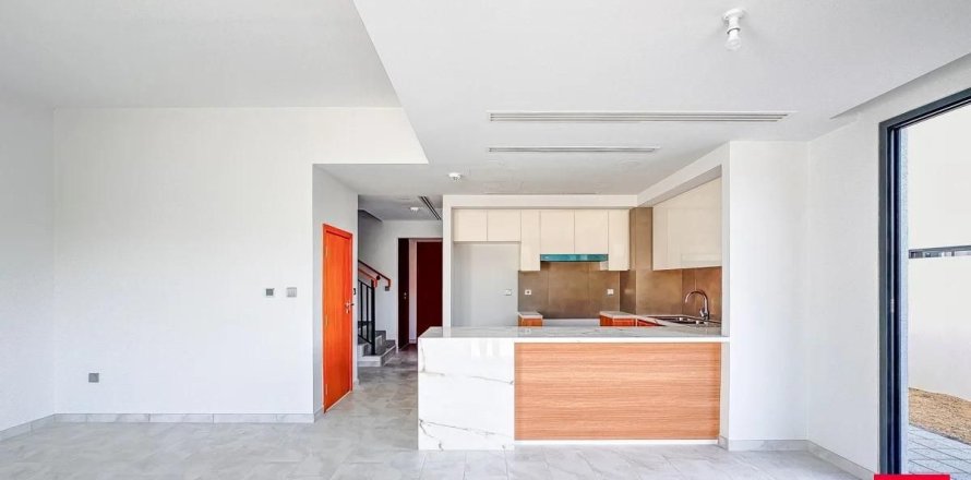 Villa en Dubai, 4 dormitorios, 332.4 m², № 70748