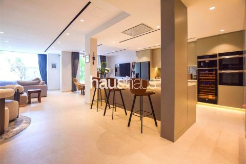 Villa in Emaar 6 Towers, Dubai Marina, Dubai 3 bedrooms, 520 sq.m. № 43687 - photo 1