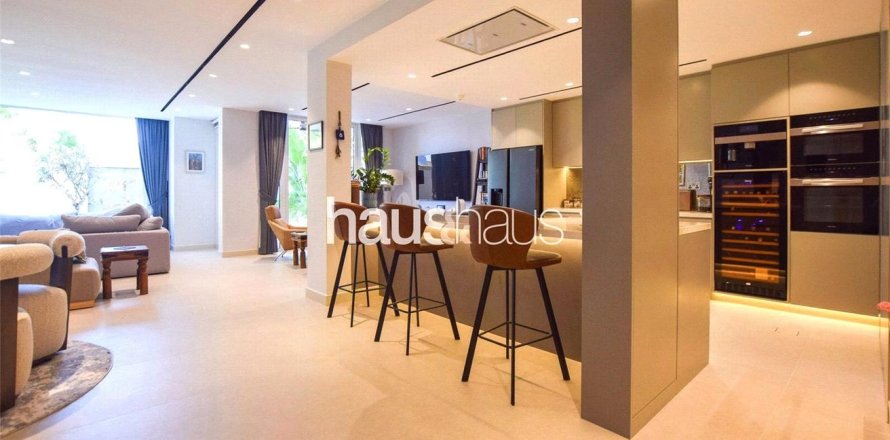 Villa in Emaar 6 Towers, Dubai Marina, Dubai 3 bedrooms, 520 sq.m. № 43687