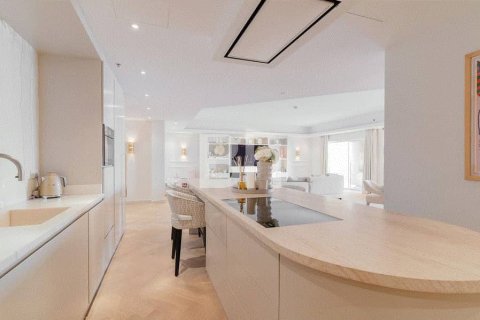 Apartment in Palm Jumeirah, Dubai 3 bedrooms, 314 sq.m. № 56266 - photo 13