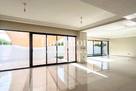 Villa in Dubai 6 bedrooms, 376.81456800 sq.m. № 100553 - photo 4