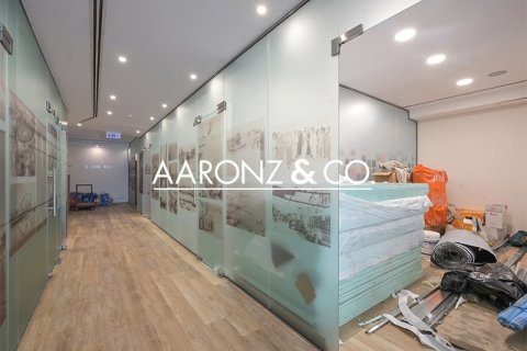 Снять в аренду офис в Sheikh Zayed Road, Дубай: 258м², № 90107 - фото 8