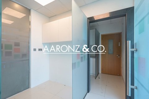 Снять в аренду офис в Sheikh Zayed Road, Дубай: 258м², № 90107 - фото 7