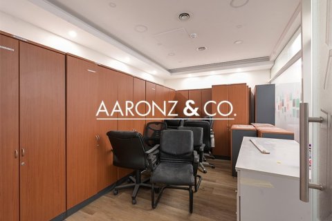 Снять в аренду офис в Sheikh Zayed Road, Дубай: 258м², № 90107 - фото 9