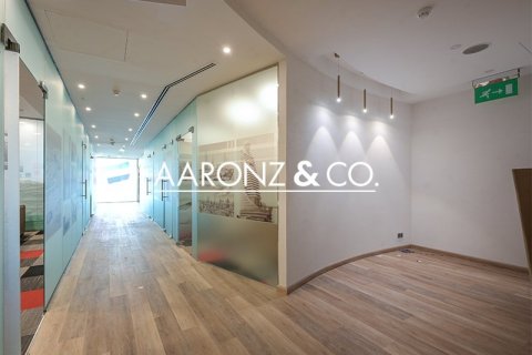 Снять в аренду офис в Sheikh Zayed Road, Дубай: 258м², № 90107 - фото 6