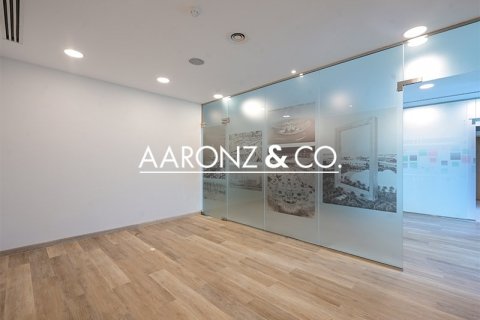 Снять в аренду офис в Sheikh Zayed Road, Дубай: 258м², № 90107 - фото 2