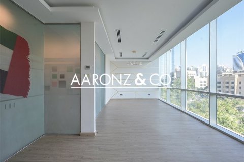 Снять в аренду офис в Sheikh Zayed Road, Дубай: 258м², № 90107 - фото 12