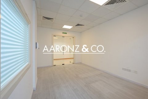Снять в аренду офис в Sheikh Zayed Road, Дубай: 93м², № 90106 - фото 10