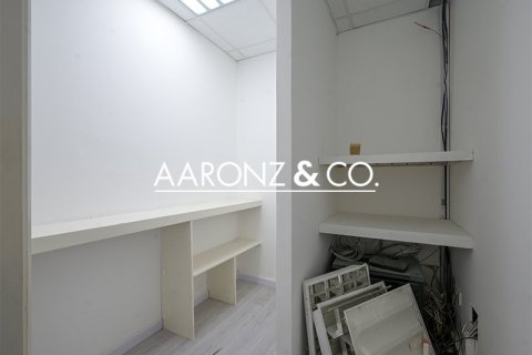 Снять в аренду офис в Sheikh Zayed Road, Дубай: 93м², № 90106 - фото 11