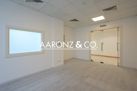 Снять в аренду офис в Sheikh Zayed Road, Дубай: 93м², № 90106 - фото 8