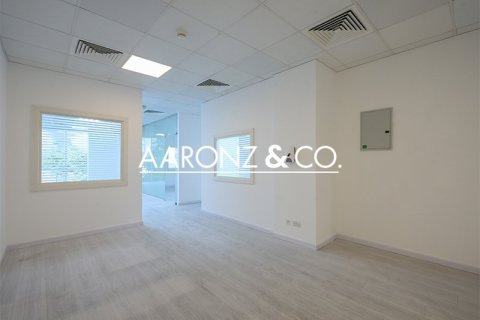 Снять в аренду офис в Sheikh Zayed Road, Дубай: 93м², № 90106 - фото 7