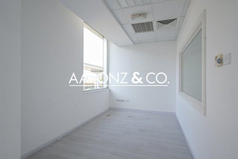 Снять в аренду офис в Sheikh Zayed Road, Дубай: 93м², № 90106 - фото 5