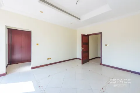 Villa in Palm Jumeirah, Dubai 4 bedrooms, 465 sq.m. № 71018 - photo 12