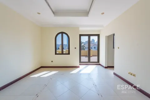 Villa in Palm Jumeirah, Dubai 4 bedrooms, 465 sq.m. № 71018 - photo 11