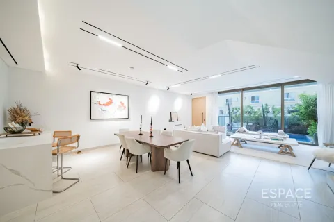 Villa in Jumeirah Village Circle, Dubai 4 bedrooms, 326 sq.m. № 71016 - photo 2