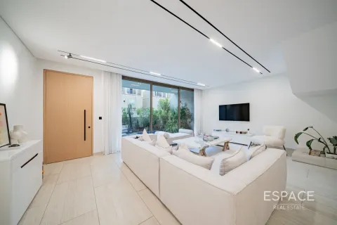 Villa in Jumeirah Village Circle, Dubai 4 bedrooms, 326 sq.m. № 71016 - photo 3