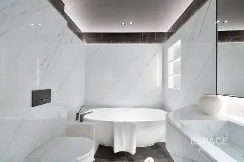 Apartment in Business Bay, Dubai 2 bedrooms, 190 sq.m. № 71010 - photo 16