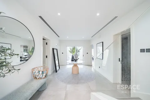 Villa in Meadows, Dubai 4 bedrooms, 353 sq.m. № 71019 - photo 5