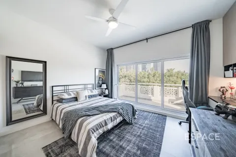 Villa in Meadows, Dubai 4 bedrooms, 353 sq.m. № 71019 - photo 8