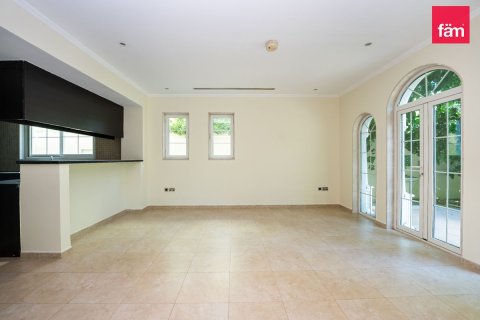 Villa in Dubai 3 bedrooms, 680 sq.m. № 86009 - photo 4
