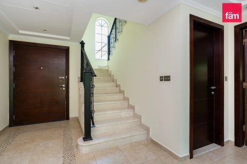 Villa in Dubai 3 bedrooms, 680 sq.m. № 86009 - photo 7