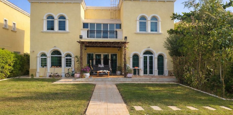 Villa in Dubai 3 bedrooms, 680 sq.m. № 86009