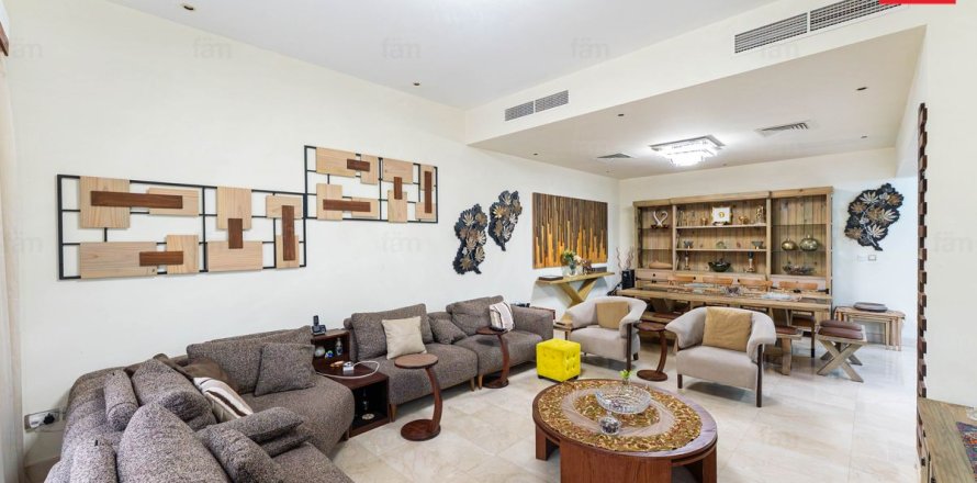 Таунхаус в Дубае, 4 спальни, 328.7м², № 134842