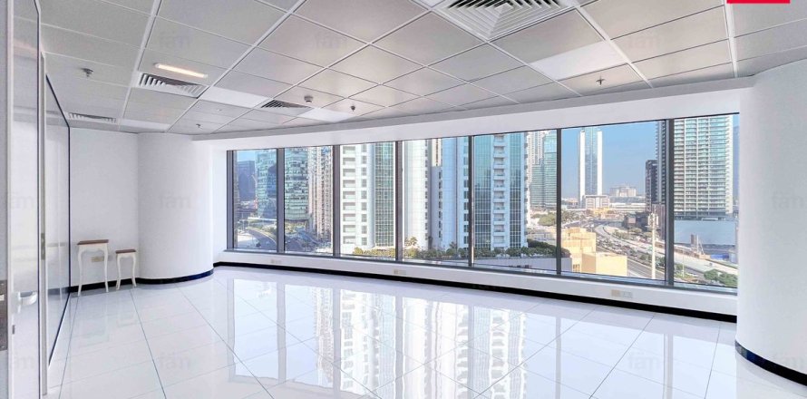 Офис в Бизнес-Бэе, Дубай, 70.4м², № 64296