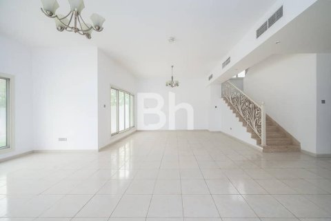 Villa à Jumeirah Village Circle, Dubai, 4 chambres, 501 m², № 21886 - photo 1