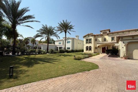 Villa in Jumeirah Islands, Dubai 5 bedrooms, 1305.6 sq.m. № 64173 - photo 5