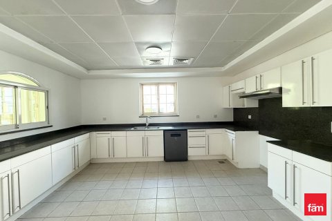 Villa in Jumeirah Islands, Dubai 5 bedrooms, 1305.6 sq.m. № 64173 - photo 9