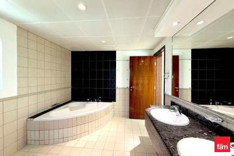 Villa in Jumeirah Islands, Dubai 5 bedrooms, 1305.6 sq.m. № 64173 - photo 20