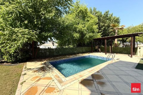 Villa in Jumeirah Islands, Dubai 5 bedrooms, 1305.6 sq.m. № 64173 - photo 28