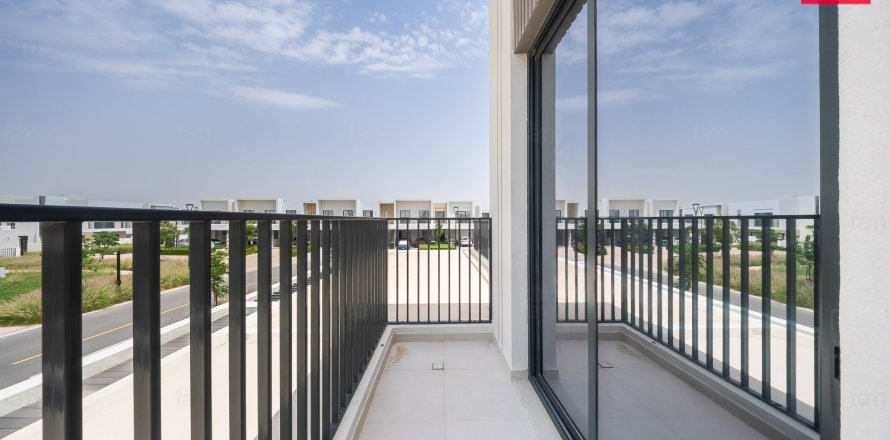 Adosado en Dubai, 3 dormitorios, 140.8 m², № 115790