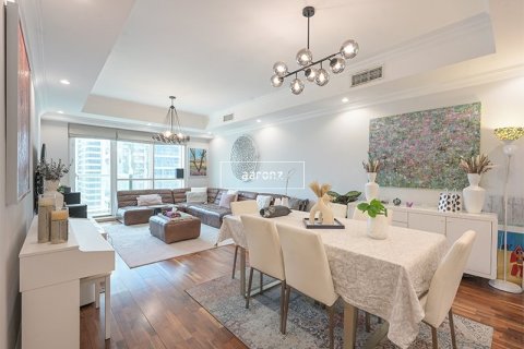Apartment in Jumeirah Lake Towers, Dubai 3 bedrooms, 176.2 sq.m. № 21013 - photo 2