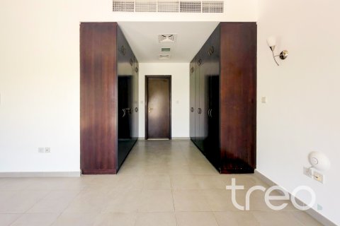 Villa in Hacienda, The Villa, Dubai 5 bedrooms, 342.63 sq.m. № 123631 - photo 5