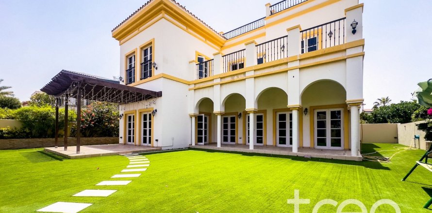 Villa en The Villa, Dubai, 4 dormitorios, 640.1 m², № 123626