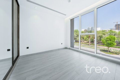 Adosado en Jumeirah Village Circle, Dubai, 4 dormitorios, 254.37 m², № 123627 - foto 20