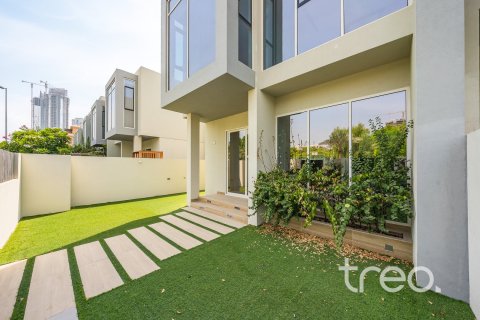 Adosado en Jumeirah Village Circle, Dubai, 4 dormitorios, 254.37 m², № 123627 - foto 22