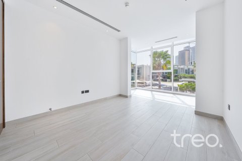 Adosado en Jumeirah Village Circle, Dubai, 4 dormitorios, 254.37 m², № 123627 - foto 15
