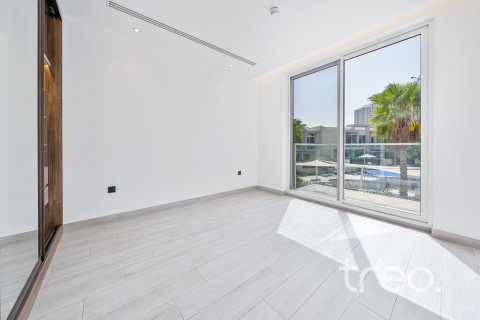 Adosado en Jumeirah Village Circle, Dubai, 4 dormitorios, 254.37 m², № 123627 - foto 11