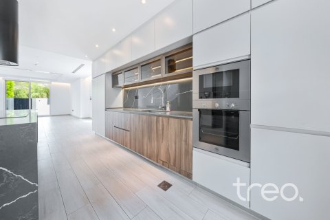 Adosado en Jumeirah Village Circle, Dubai, 4 dormitorios, 254.37 m², № 123627 - foto 4
