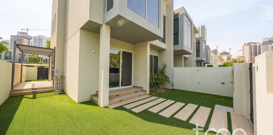 Adosado en Jumeirah Village Circle, Dubai, 4 dormitorios, 254.37 m², № 123627