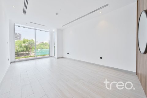 Adosado en Jumeirah Village Circle, Dubai, 4 dormitorios, 254.37 m², № 123627 - foto 16