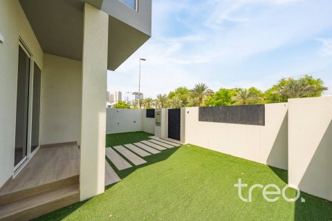 Adosado en Jumeirah Village Circle, Dubai, 4 dormitorios, 254.37 m², № 123627 - foto 23