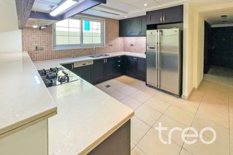 Villa in Legacy, Jumeirah Park, Dubai 3 bedrooms, 677.08 sq.m. № 123625 - photo 6