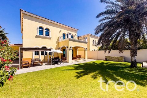Villa in Legacy, Jumeirah Park, Dubai 3 bedrooms, 677.08 sq.m. № 123625 - photo 2