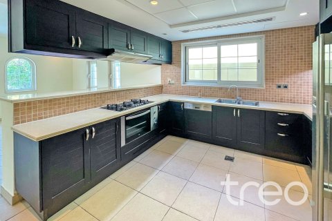 Villa in Legacy, Jumeirah Park, Dubai 3 bedrooms, 677.08 sq.m. № 123625 - photo 7