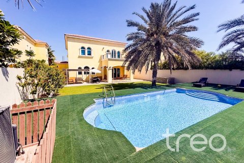 Villa in Legacy, Jumeirah Park, Dubai 3 bedrooms, 677.08 sq.m. № 123625