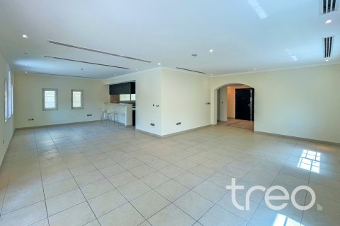 Villa in Legacy, Jumeirah Park, Dubai 3 bedrooms, 677.08 sq.m. № 123625 - photo 3